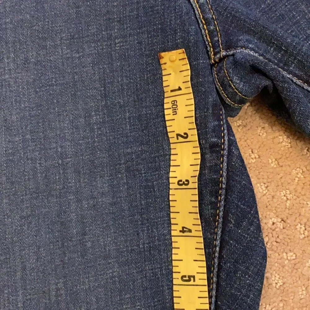 Levi’s Classic Straight Jeans Women’s 12S (W31 L28) Dark Wash